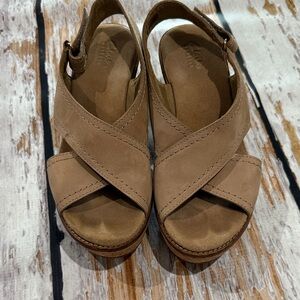 Clark’s Women's Tan Sandals